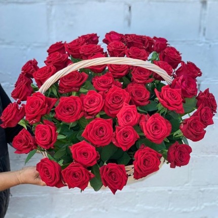 Корзинка "Моей королеве" из красных роз с доставкой в по Донскому